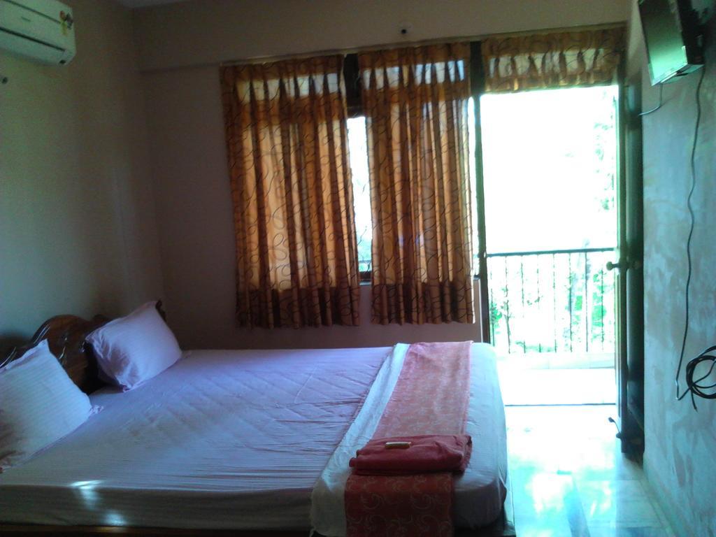 Menezes House Hotel Panaji Cameră foto